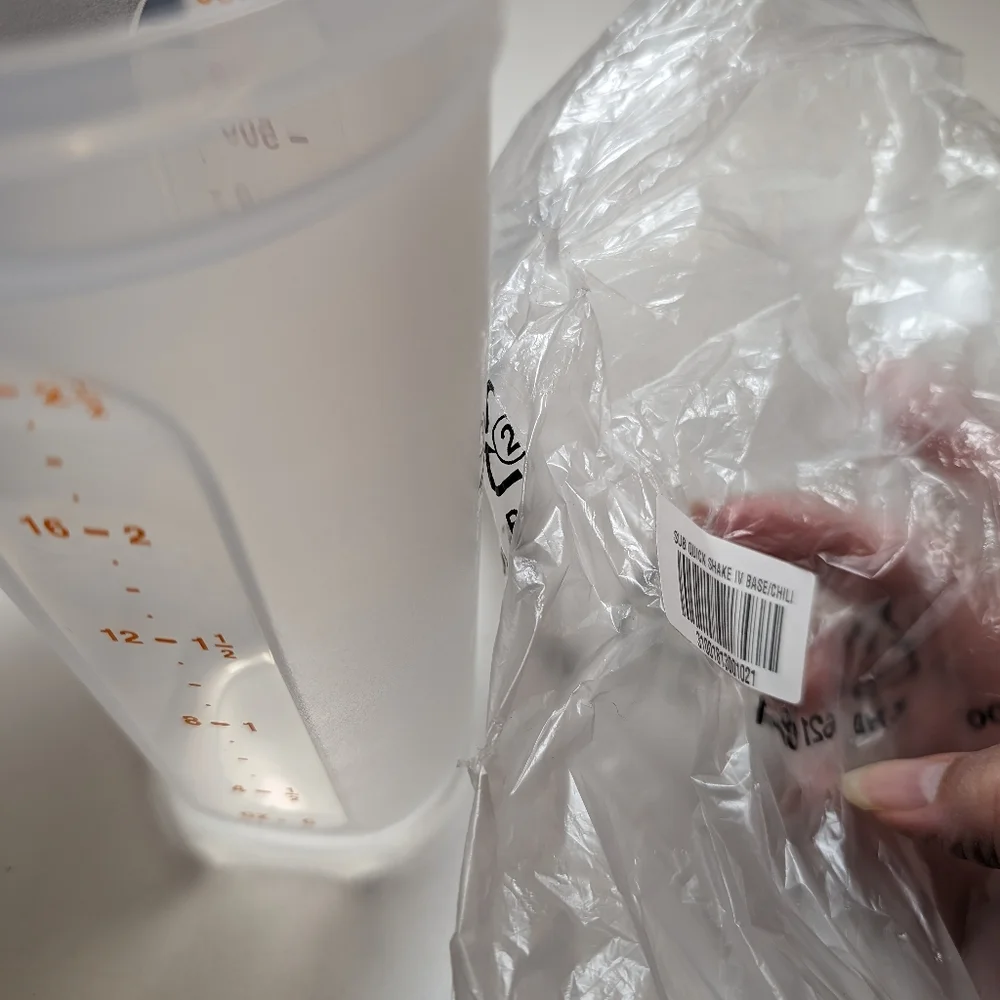 Tupperware Quick Shake Blender Drink Dressing Mixer Part #7320A-1 23 Ounce, Red
